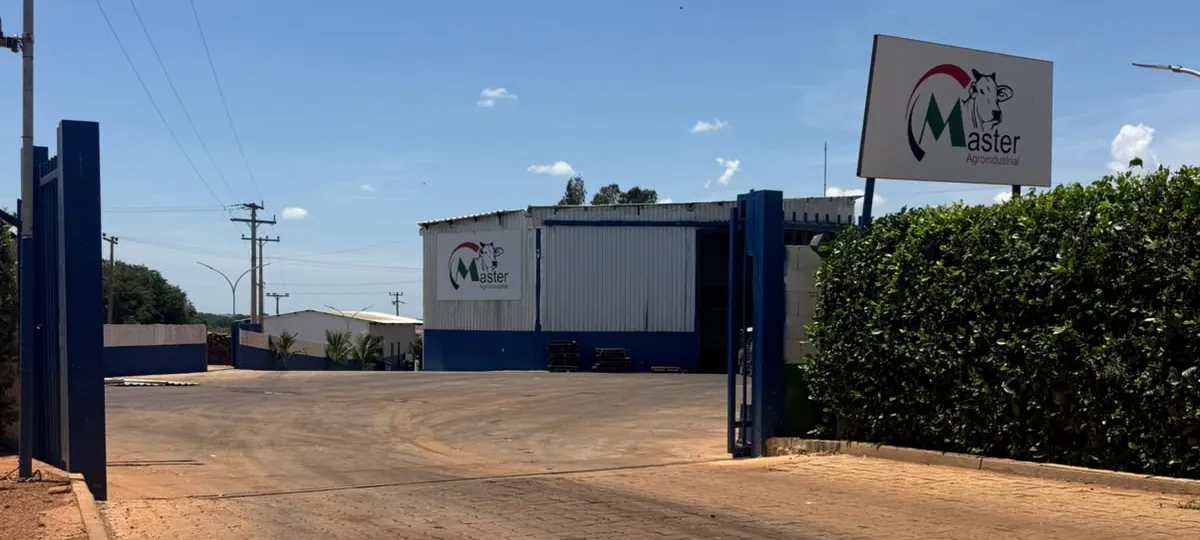 Portão de entrada da Master Agroindustrial